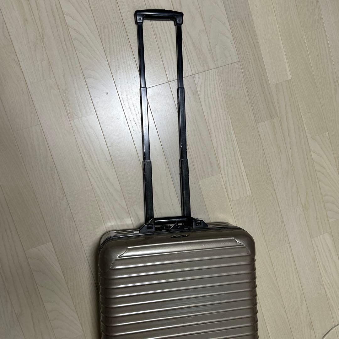 RIMOWA シルバー キャリーケース 中型（2輪）