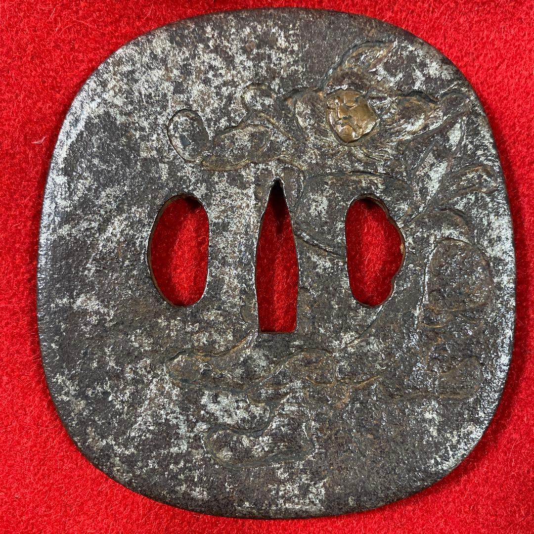 B–6 日本刀の鍔（つば）　武具　装飾品　アンティーク　美術品　工芸品　刀装具