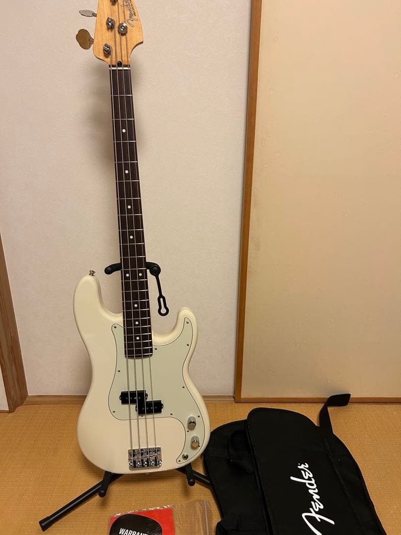 ベース Fender Precision Bass