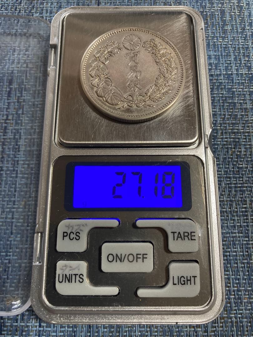 貿易銀　明治9年　一圓銀貨　　　長支脈　菊紋・龍