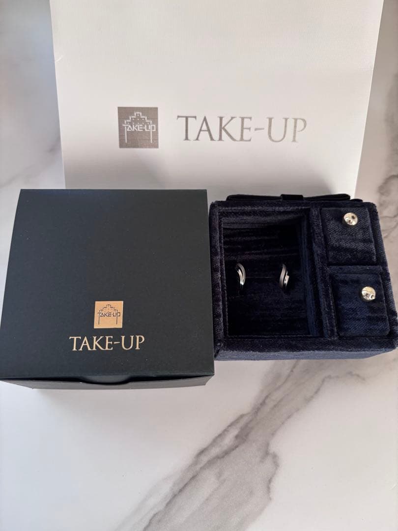 テイクアップ　ヒネリツインフープM　WG ホワイトゴールド K14/K10