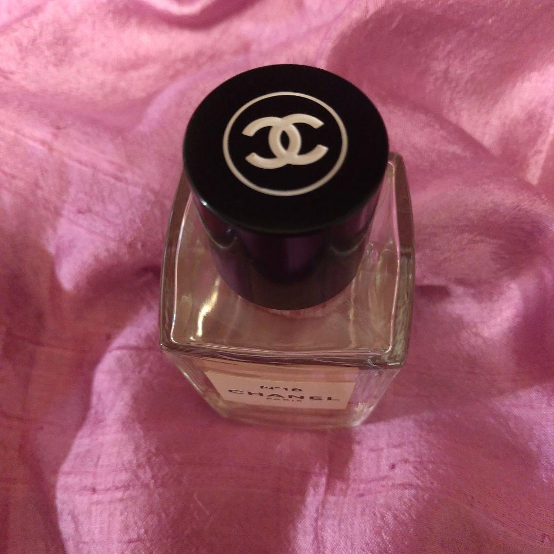 CHANEL シャネル　レゼクスクルジフ　NO.18