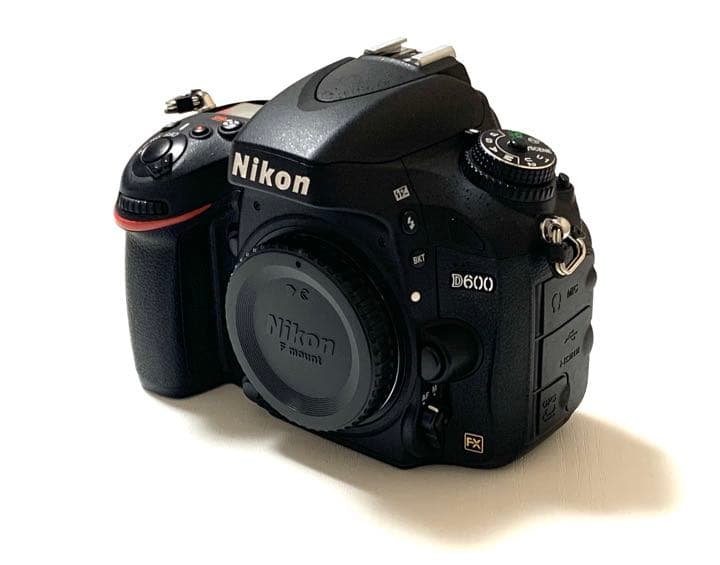 ◎撮影数5950回以下☆Nikon D600 ボディ　希少美品　FXフルサイズ
