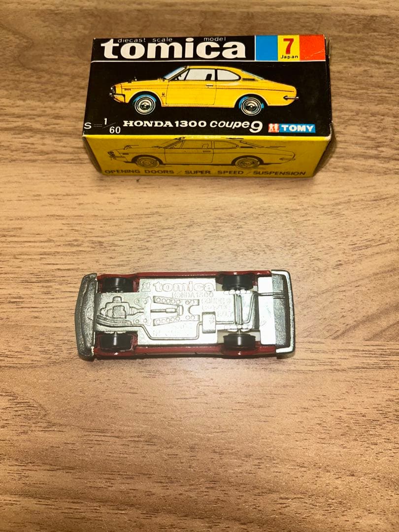 トミカ　黒箱 HONDA 1300 Coupe 赤