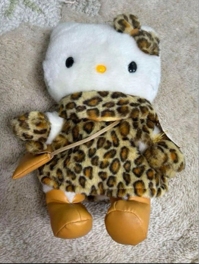 ハローキティ ヒョウ柄ぬいぐるみ