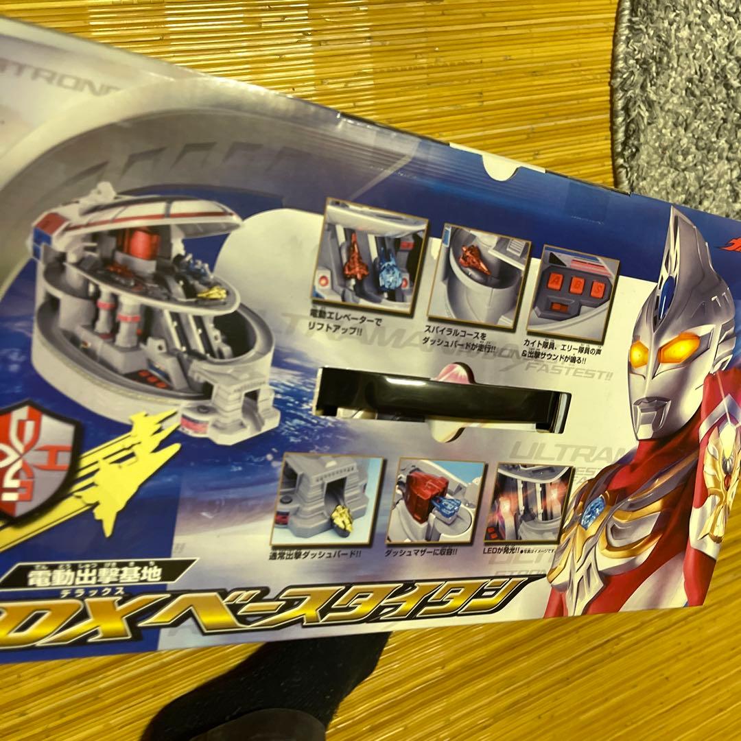 バンダイ/ウルトラマンマックス/電動出撃基地DXベースタイタン