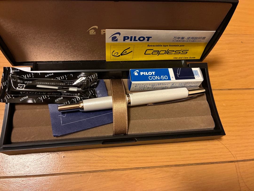 PILOT キャップレス　万年筆 F k18 金