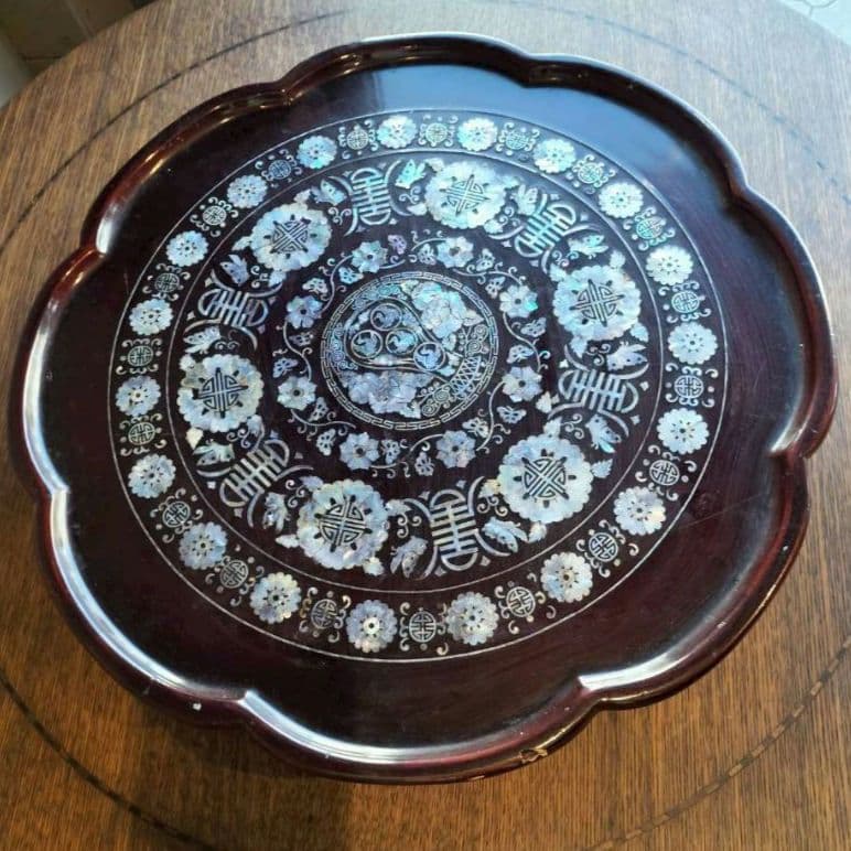 貝細工装飾の木製テーブル　御膳　螺鈿　使用感有