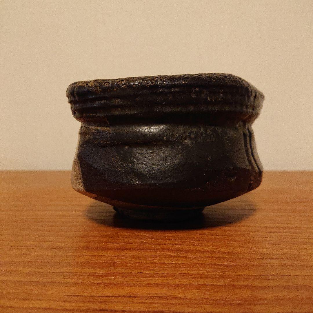 黒織部檜垣文茶碗　特別出品