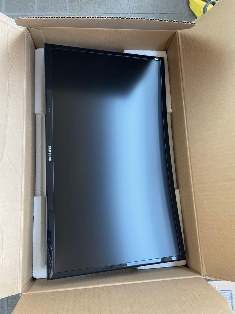 サムスン24 インチカーブドモニター