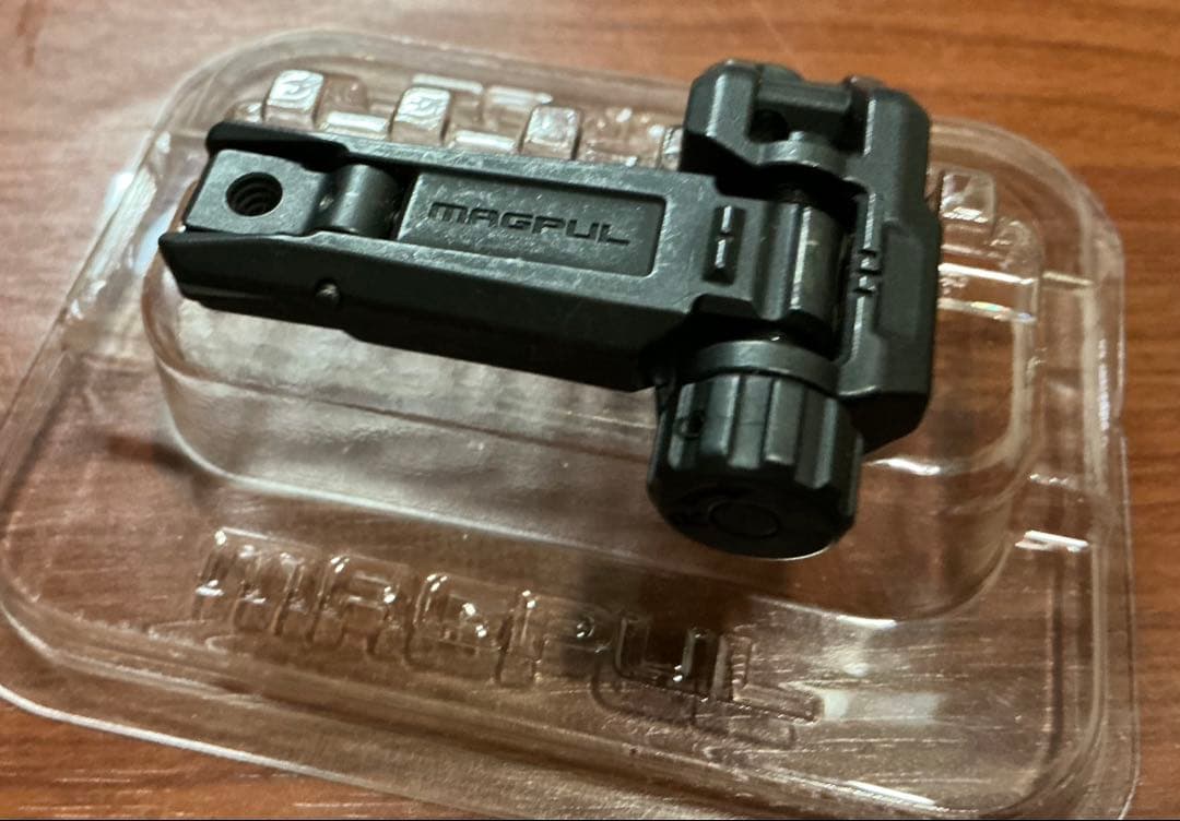 実物MAGPUL MBUS PRO アイアンサイト