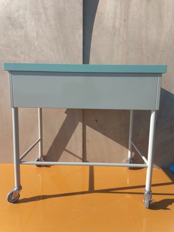 SOLNO 引き出し付き　調剤テーブル　 丈夫なツールワゴン　作業台　薬局　机