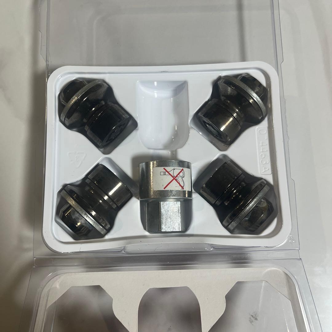 TOYOTA ホイールロックセット 08456-00560