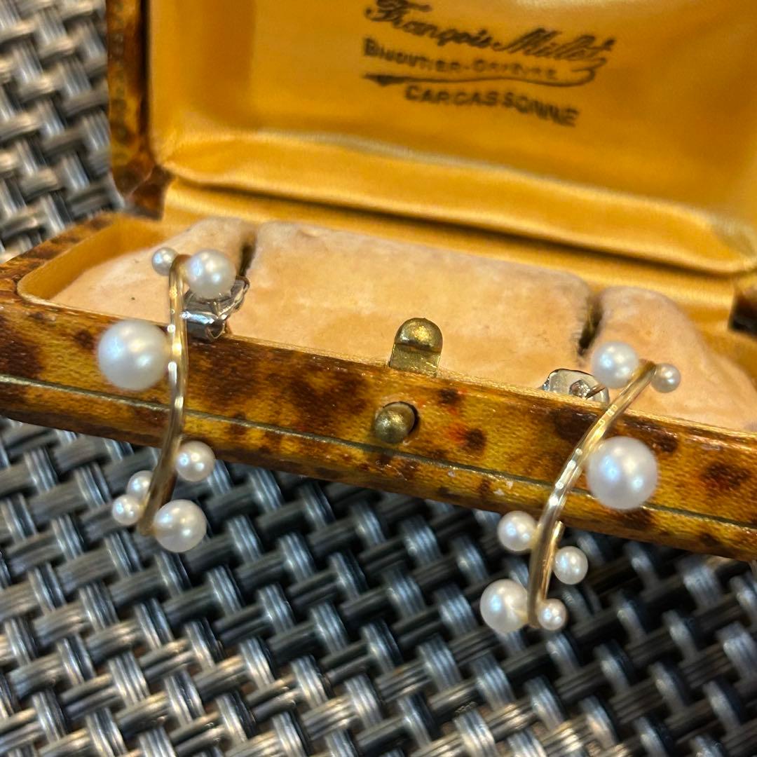 パールの個性的なピアス