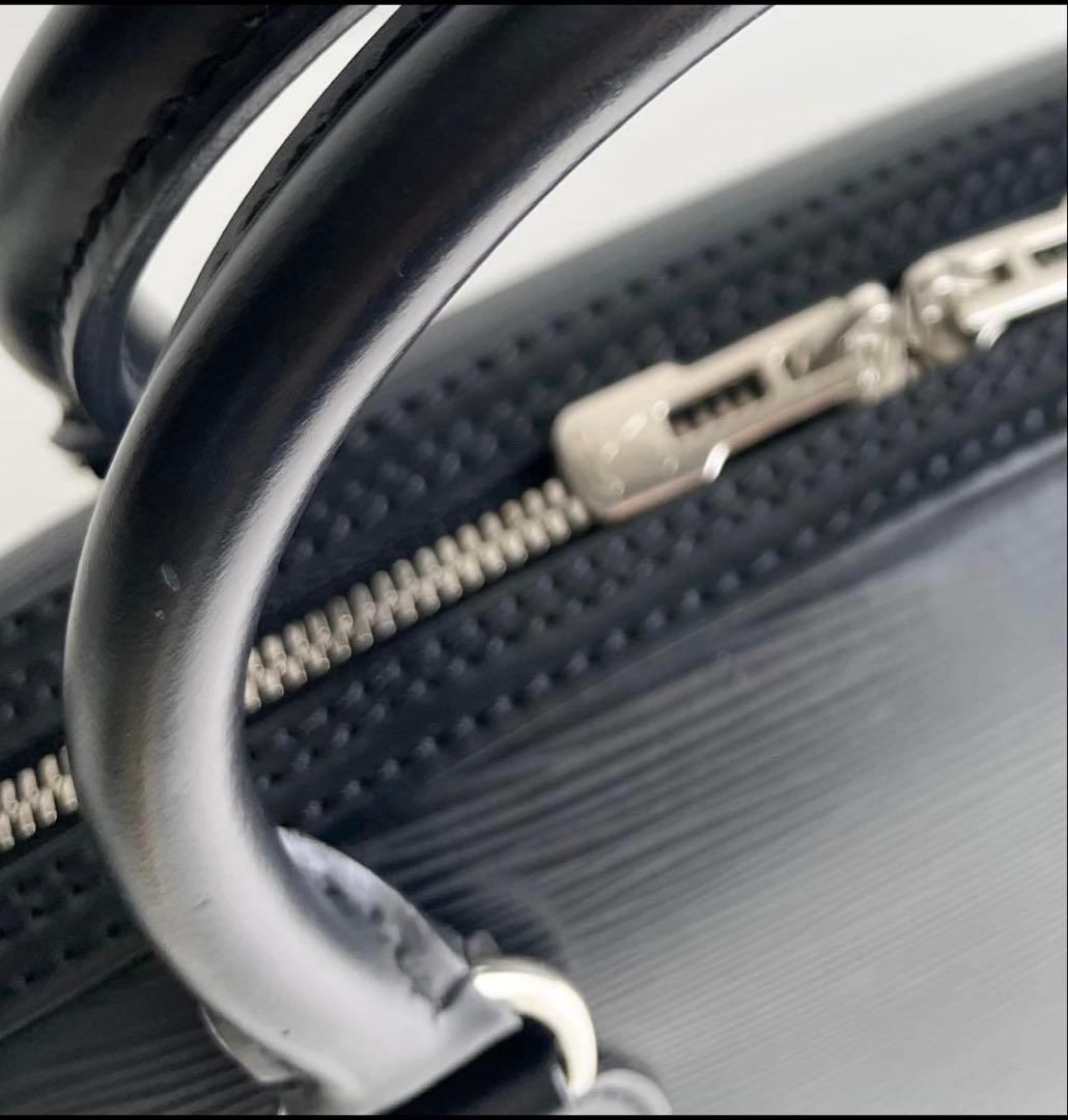Louis Vuitton エピレザー ブラック ハンドバッグ