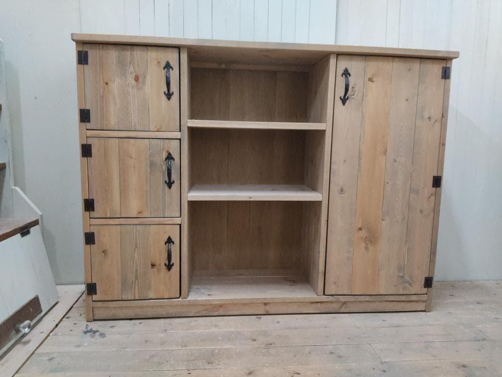 現品限りの超特価！●４扉キャビネット