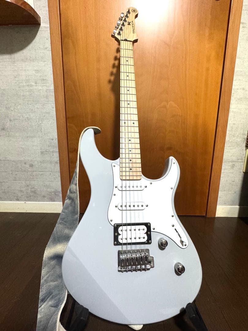 エレキギター YAMAHA PACIFICA グレー