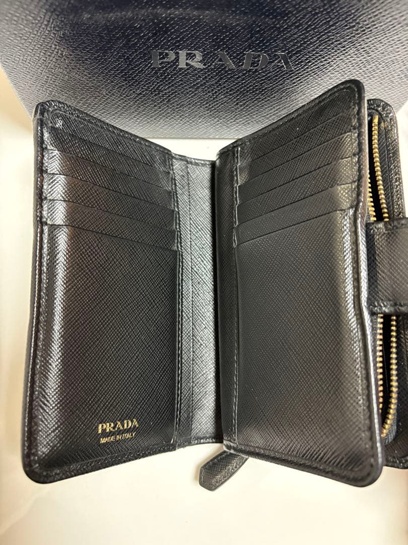 PRADA ブラック 二つ折り財布　値引き可能