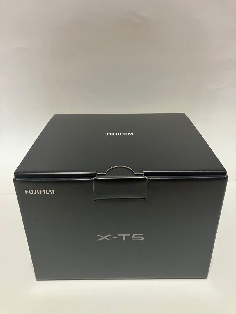 【新品未使用未開封】フジフィルム　ミラーレス一眼カメラ X-T5ボディ シルバー
