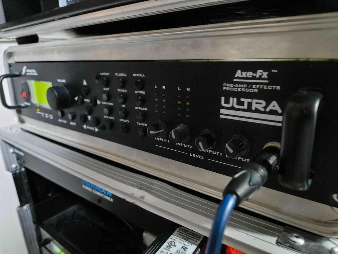 は*め様 Axe-Fx ULTRA プリアンプ/エフェクトプロセッサー【おまけあ