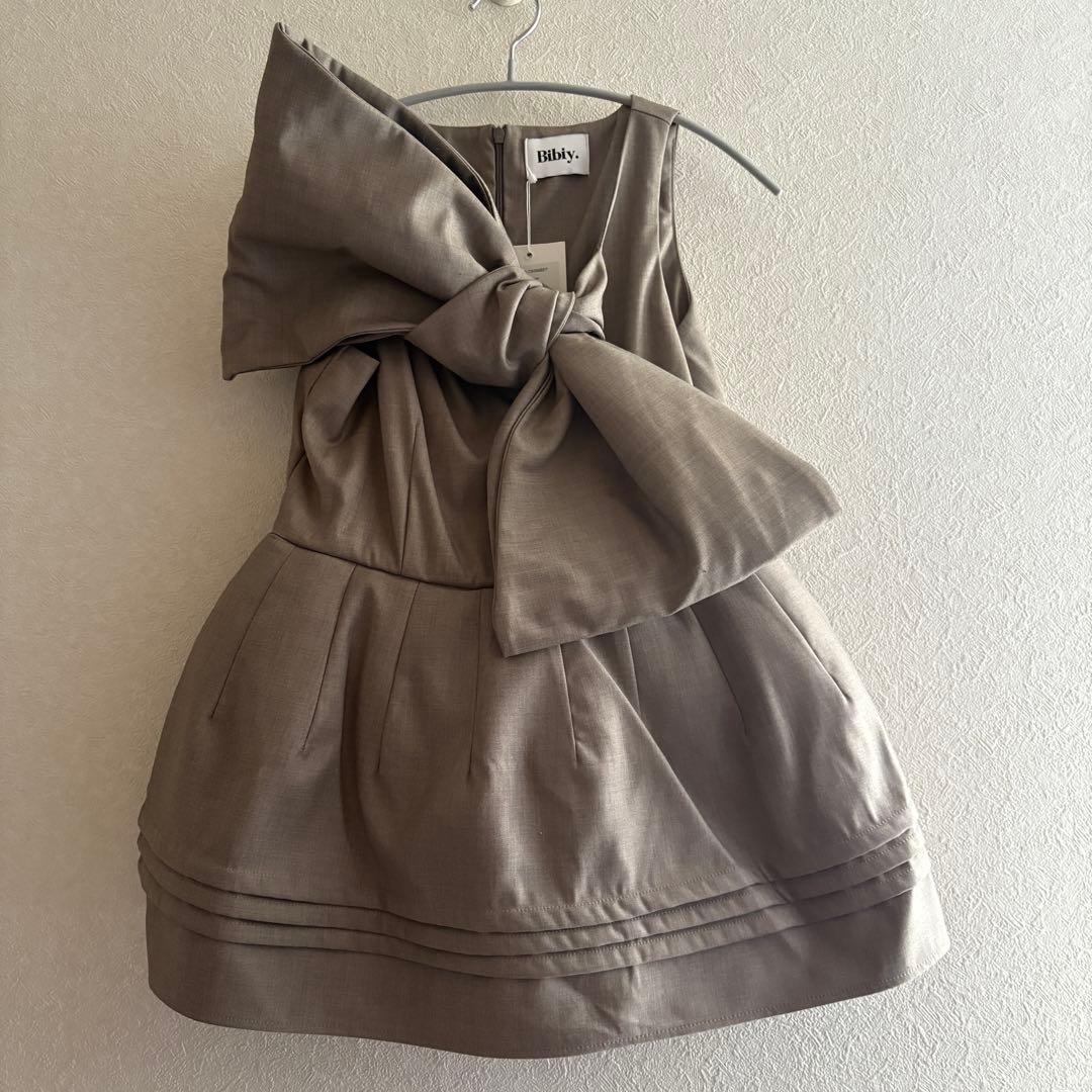 Bibiy sarah ribbon top ベージュ