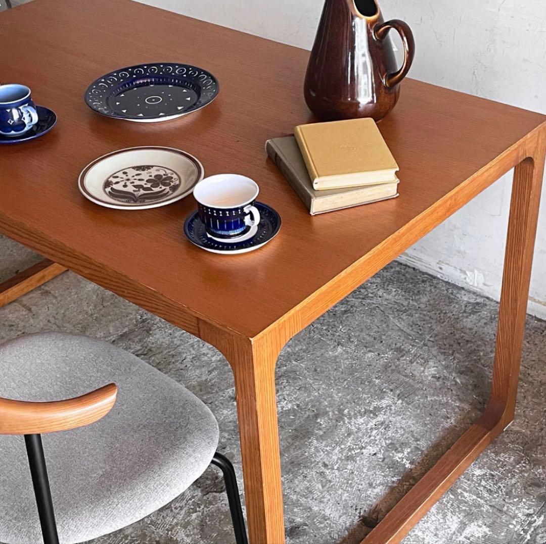 IDEE ダイニングテーブル　アントンブラウン