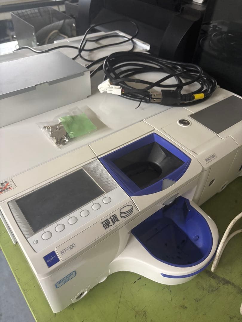 【中古】GLORY製 RT-300 RAD-300　自動釣銭機　グローリー