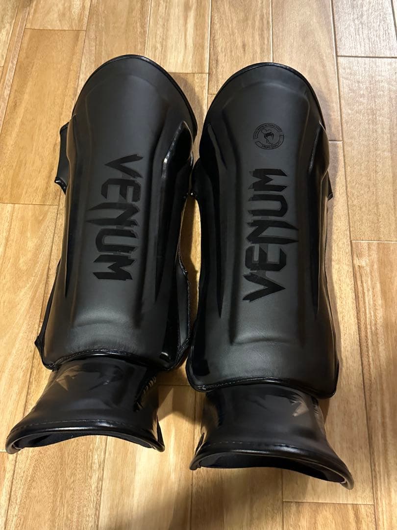 VENUM レガース Lサイズ　黒ブラックキックボクシングMMA