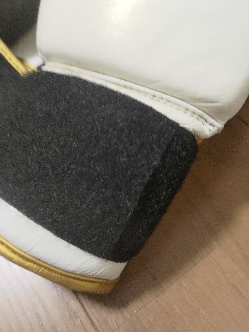 ボディメーカーボクシンググローブ 4個セット ホワイト ブラック