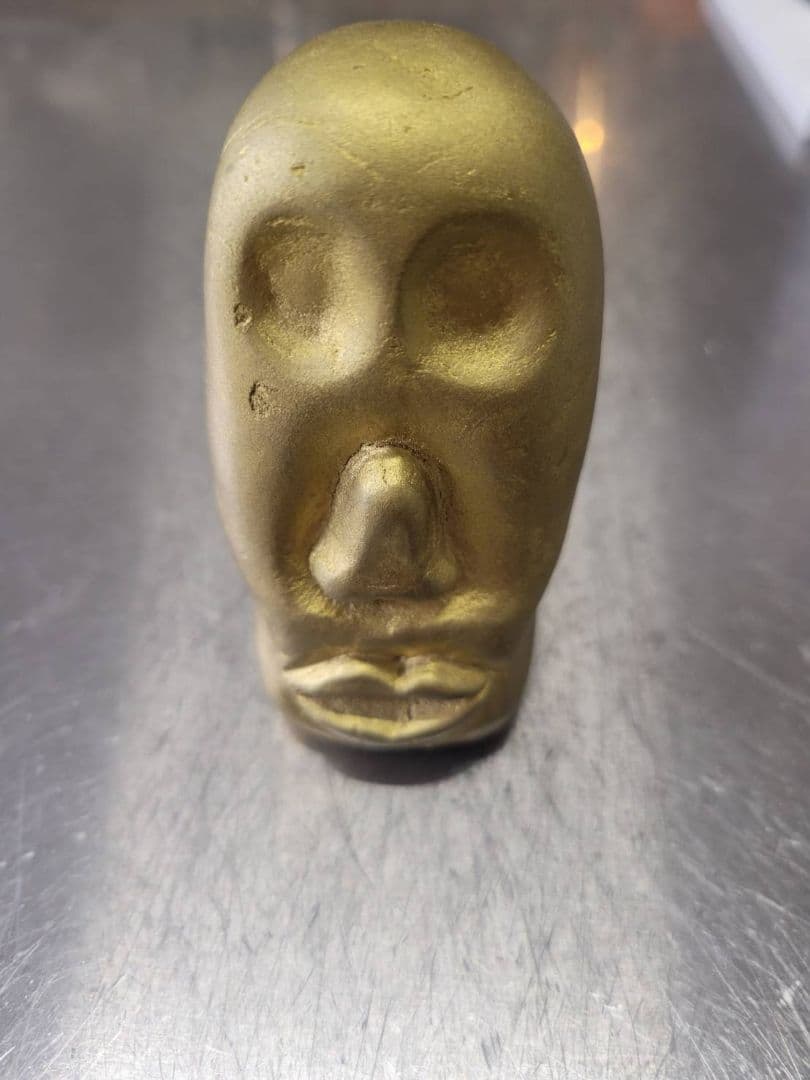 幸せの金モアイ