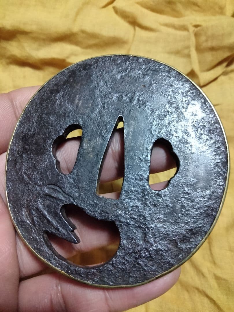 鉄鍔　鐔　(武州住正吉　茄子透かし)　江戸時代　覆輪