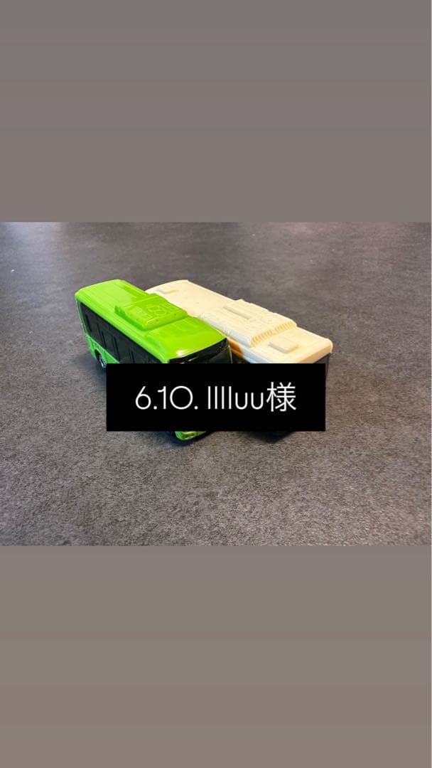 赤と黄色のミニカーセット