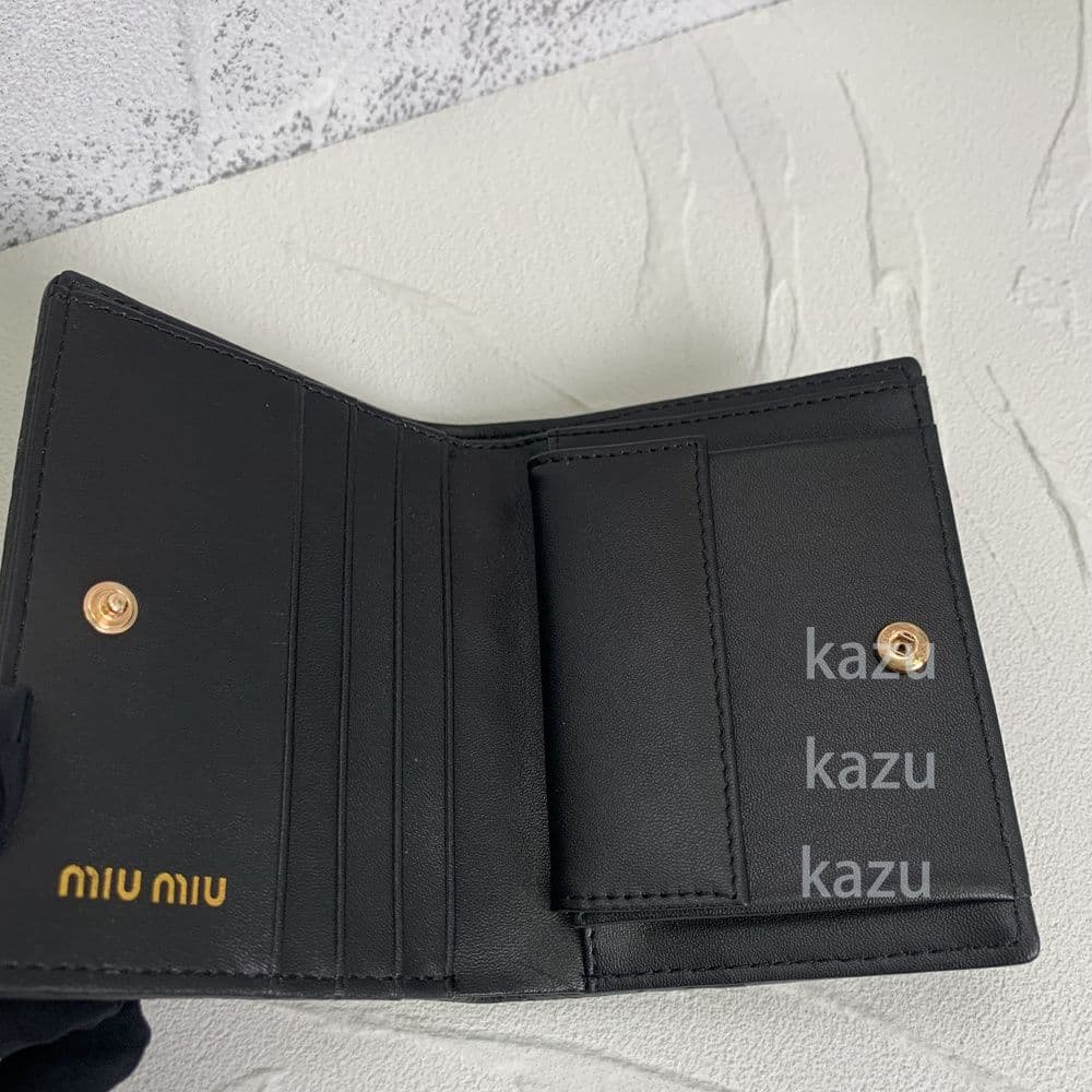 ミュウミュウ マテラッセ 二つ折り財布 ブラック