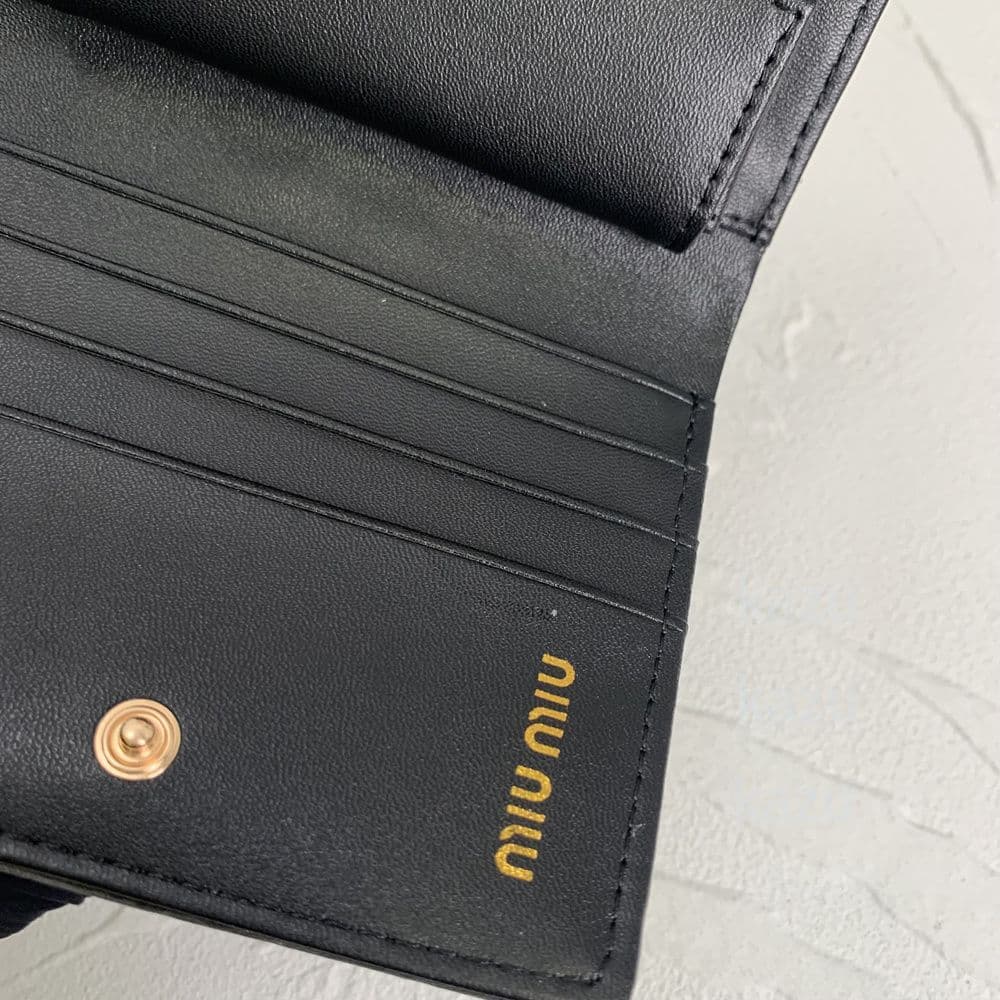 ミュウミュウ マテラッセ 二つ折り財布 ブラック