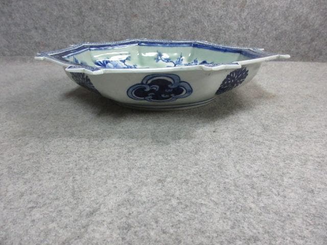 伊万里焼青磁染付牡丹図八角鉢 [B24866]