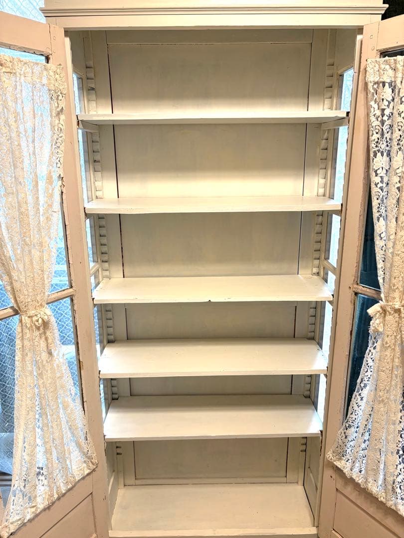 ♡フランスアンティーク　本棚　レース　ガラスキャビネット　ペディメント付　送料込