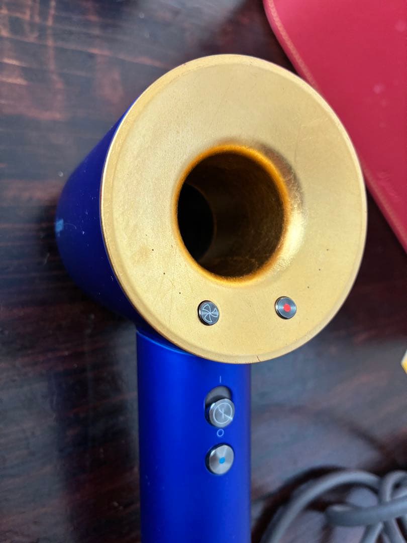 Dyson ヘアドライヤー 付属品未使用　収納ケース付き　金箔