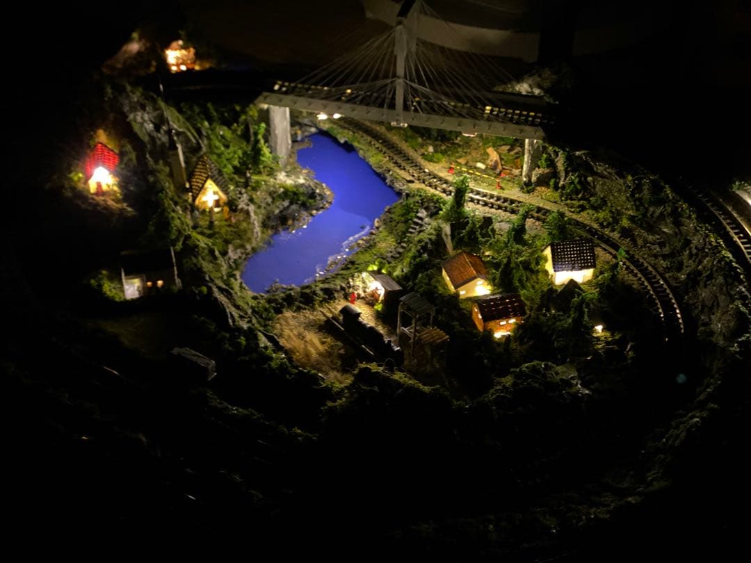 Nゲージ 情景ジオラマ（照明付き・アクリルケース付）