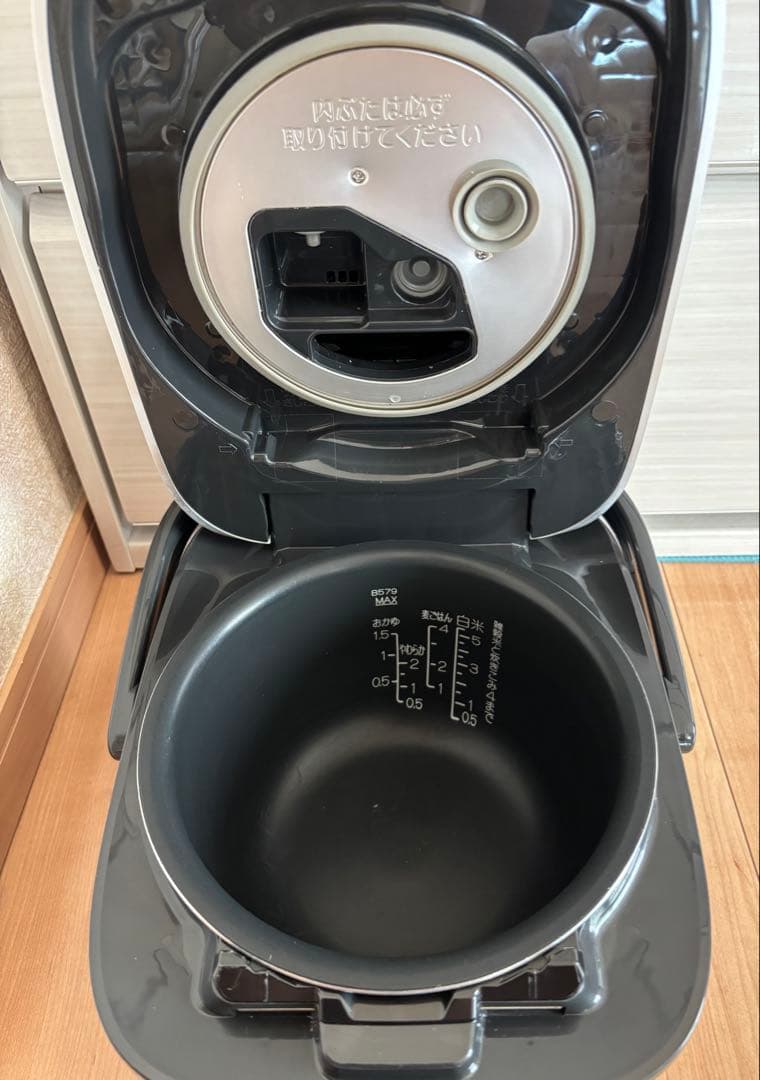 象印 圧力IH炊飯器5.5合 ★豪炎かまど釜 NW-JA10-BA 2022年製