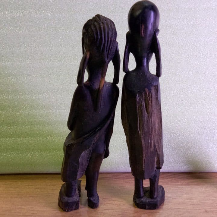 マコンデ族の黒檀男女像