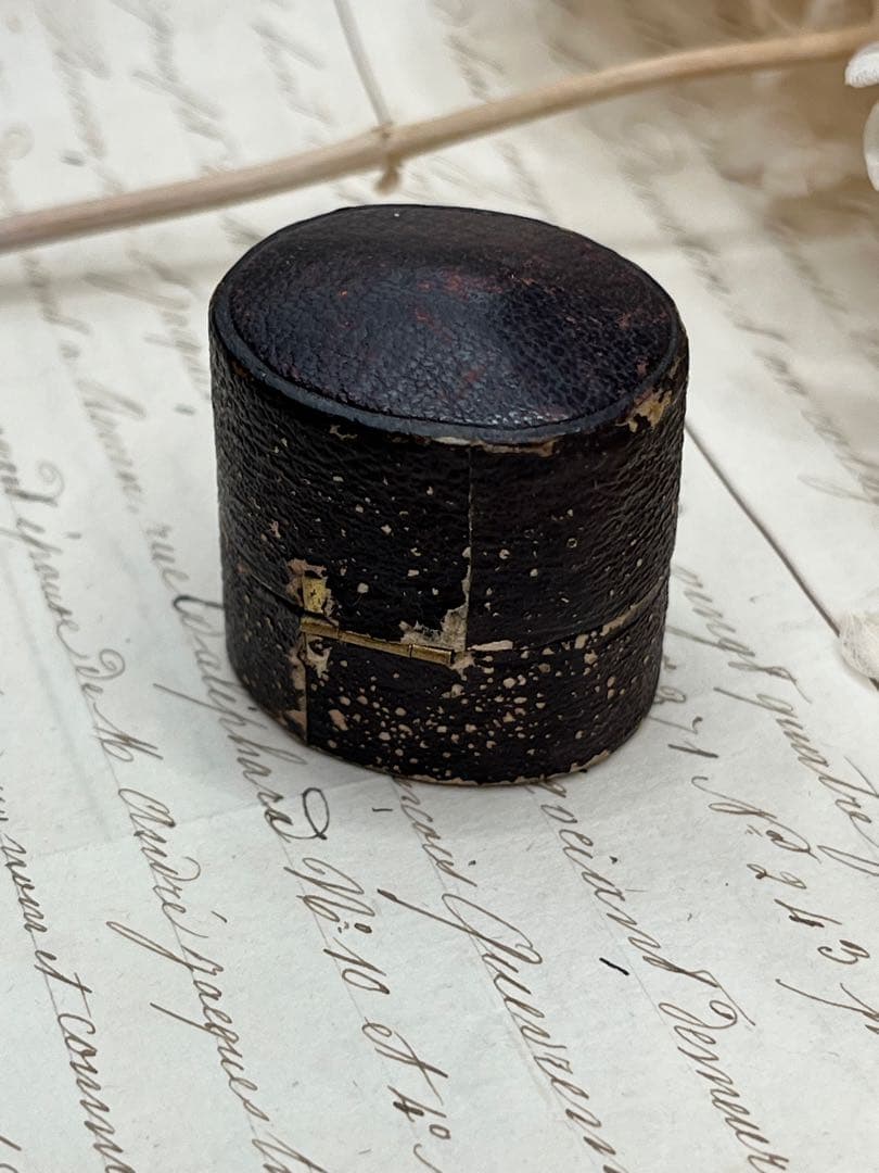英国アンティークジュエリーボックス レザーラウンド 19世紀末〜1900年頃