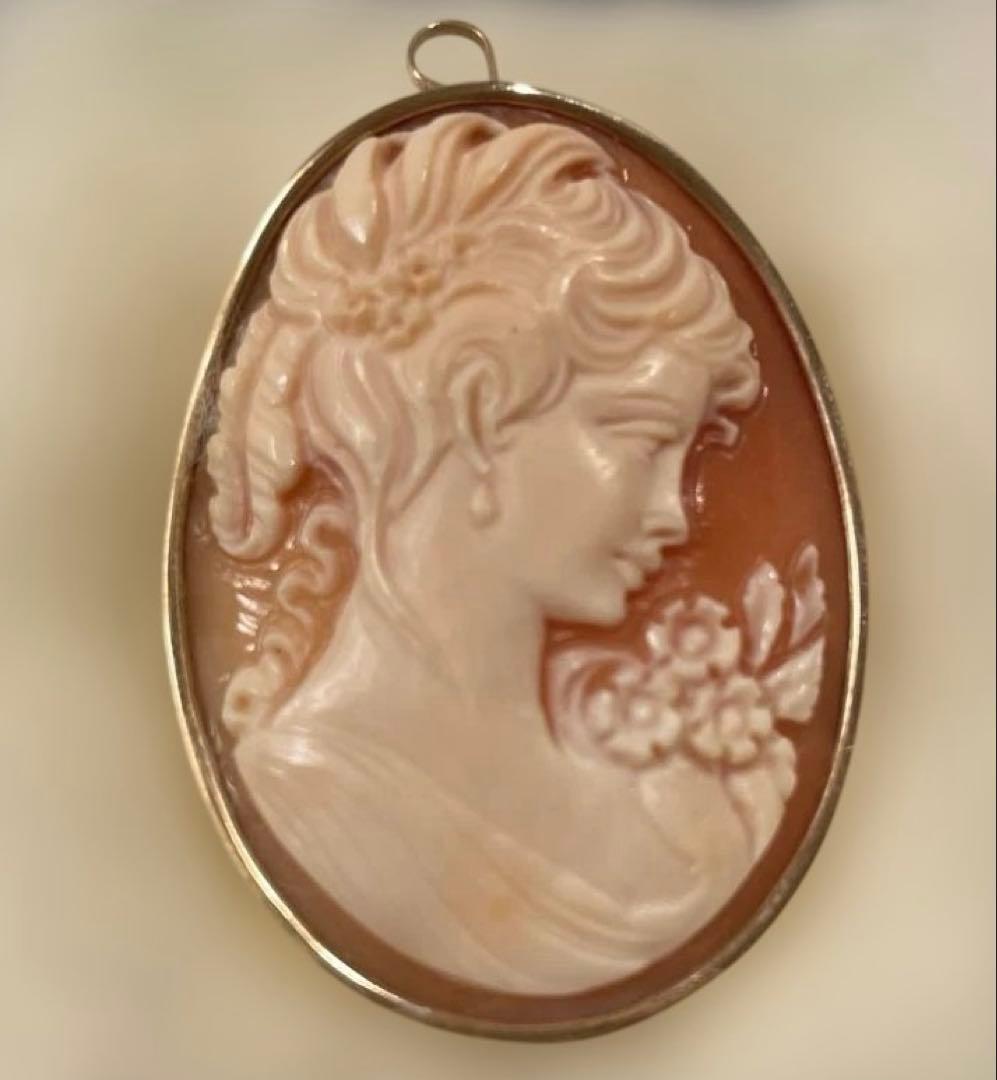 未使用品【イタリアローマのカメオ専門店で購入】カメオブローチ 女性の横顔 花