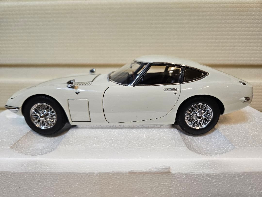 オートアート1:18 TOYOTA 2000GT ワイヤースポークホイール