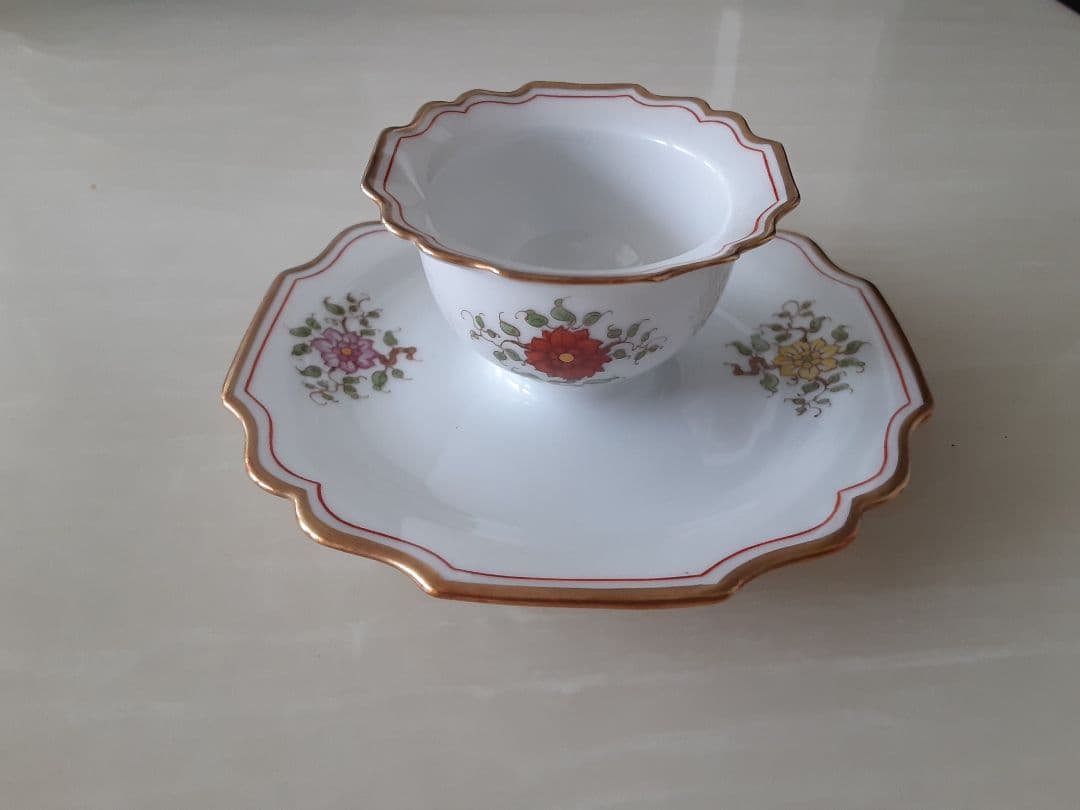 アウガルテンのエッグスタンド