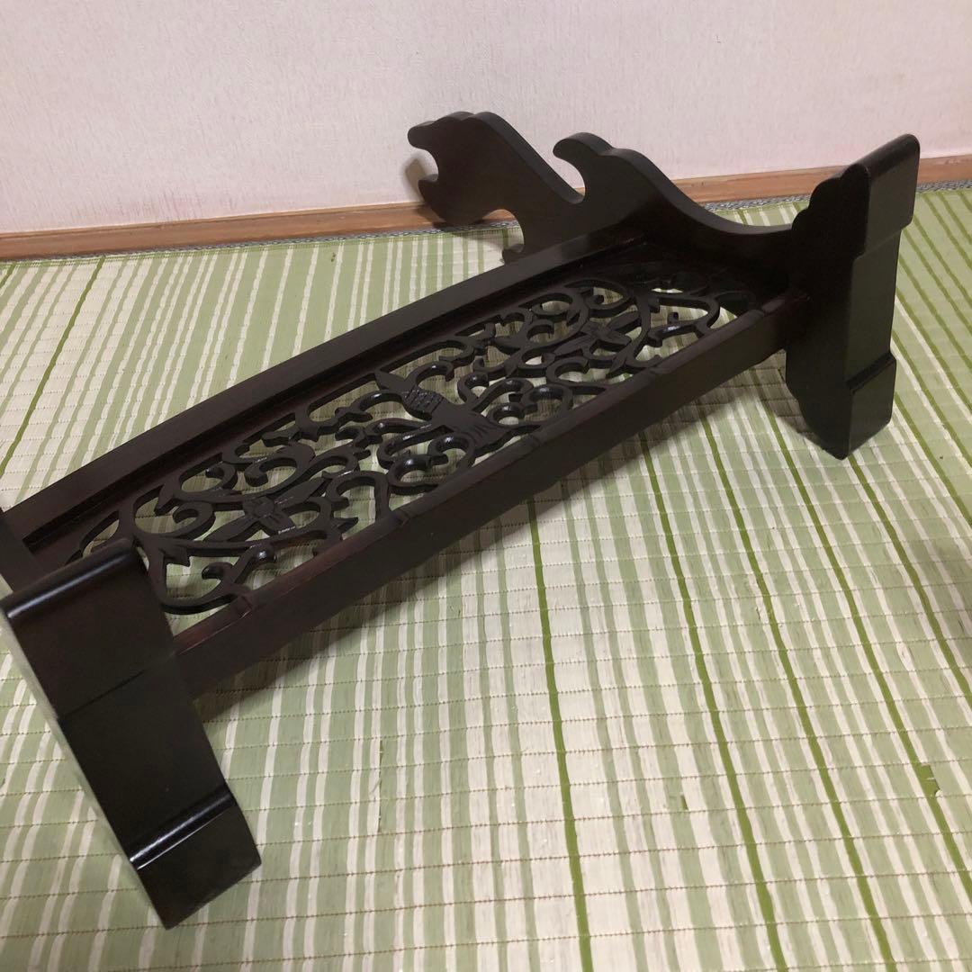刀台　刀掛け　台座　飾り台　木製　刀立て　刀置き　模造刀置き　水牛の角置　唐木風