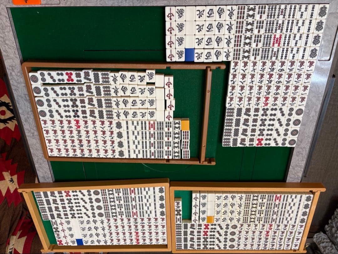 自動麻雀卓　[点数表示付き]