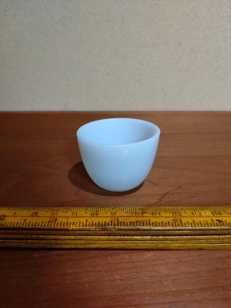 江戸ガラス 型吹き 乳白色盃 猪口