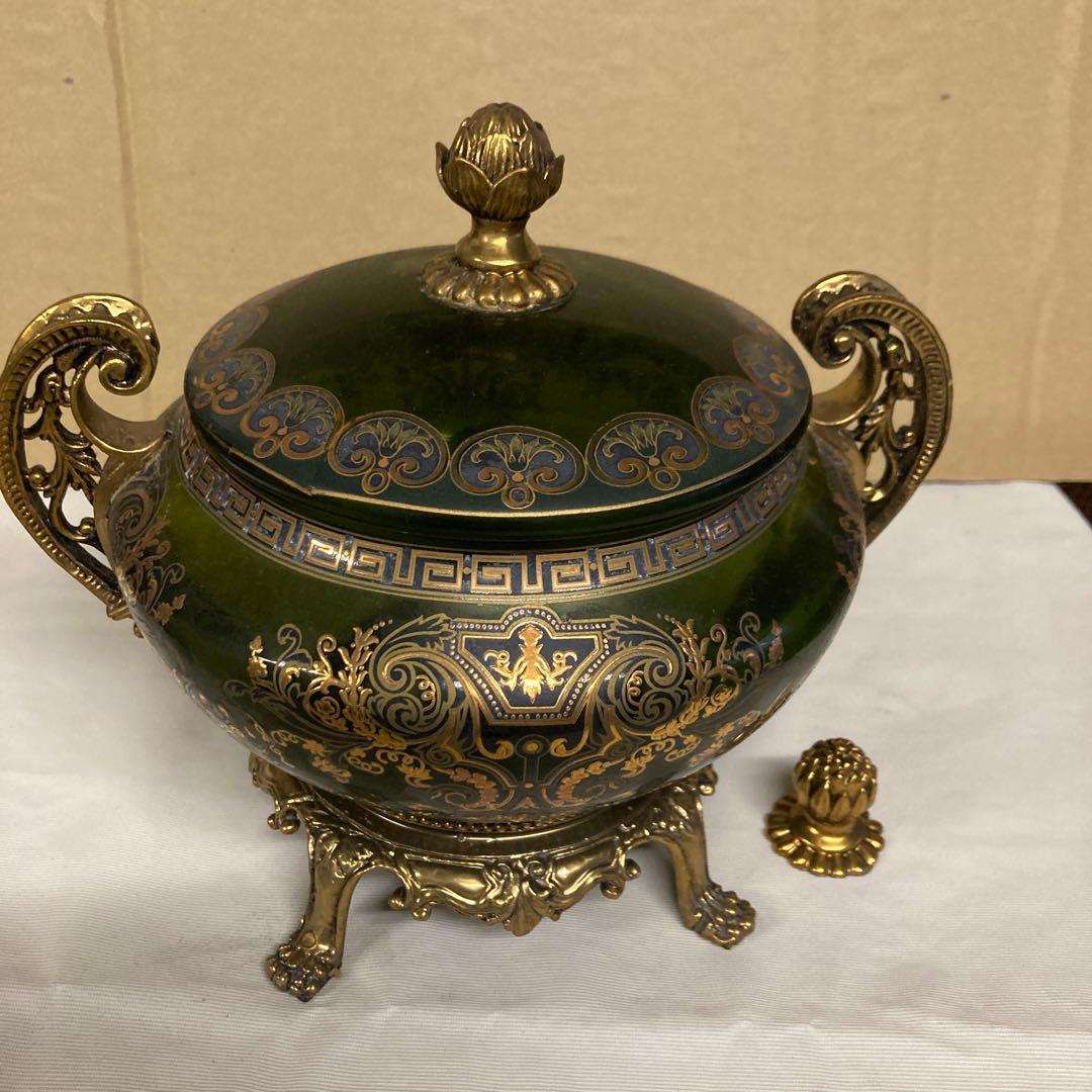 金箔装飾の緑色ガラスボウル