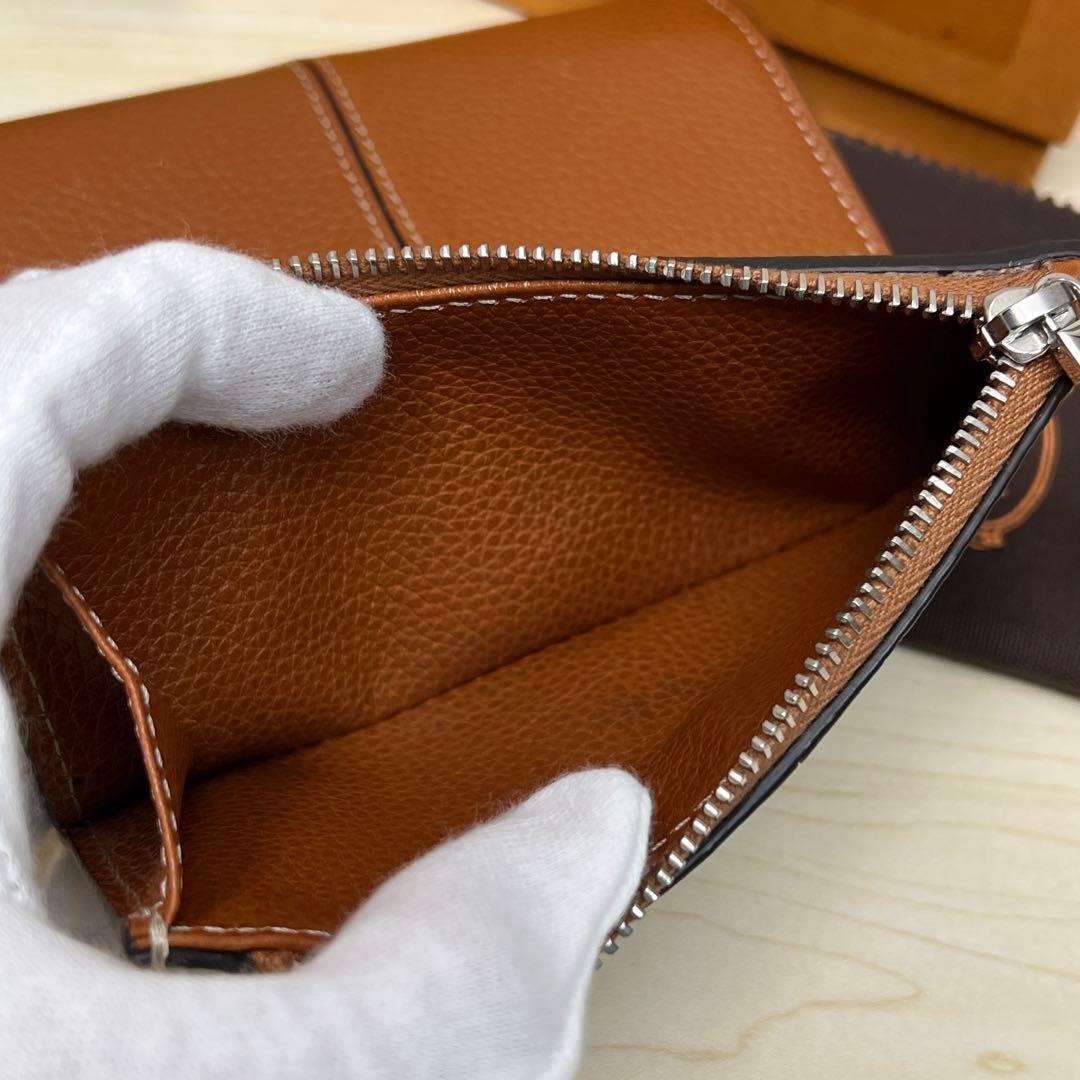 現行品 トッズ レザー 三つ折り財布 フラップメタル ブラウン ウォレット