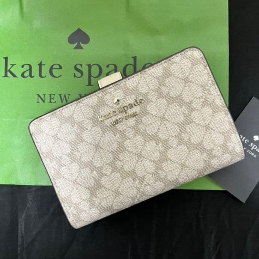 Kate spade 財布 2つ折り スペードフラワー 2025年春限定 肌色